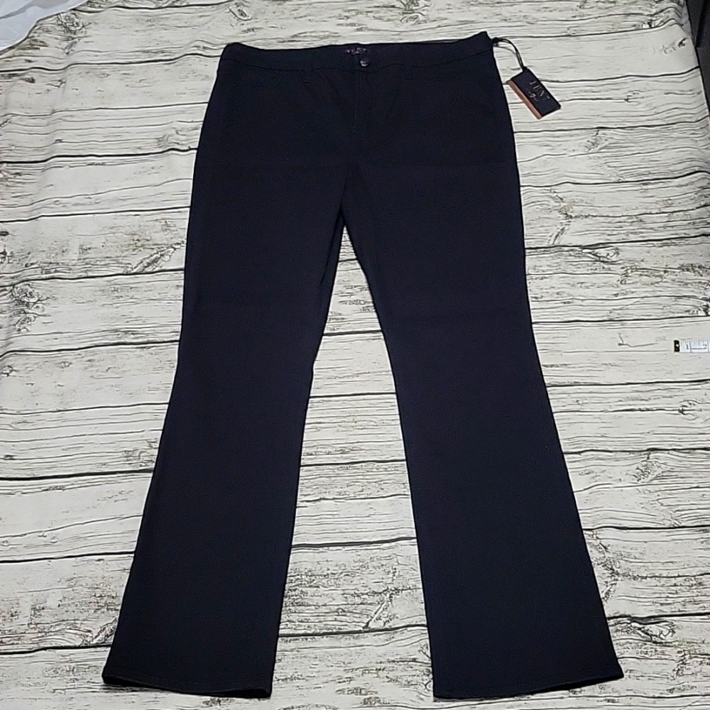 NWT 7 For All Mankind Jeans, Size 18
